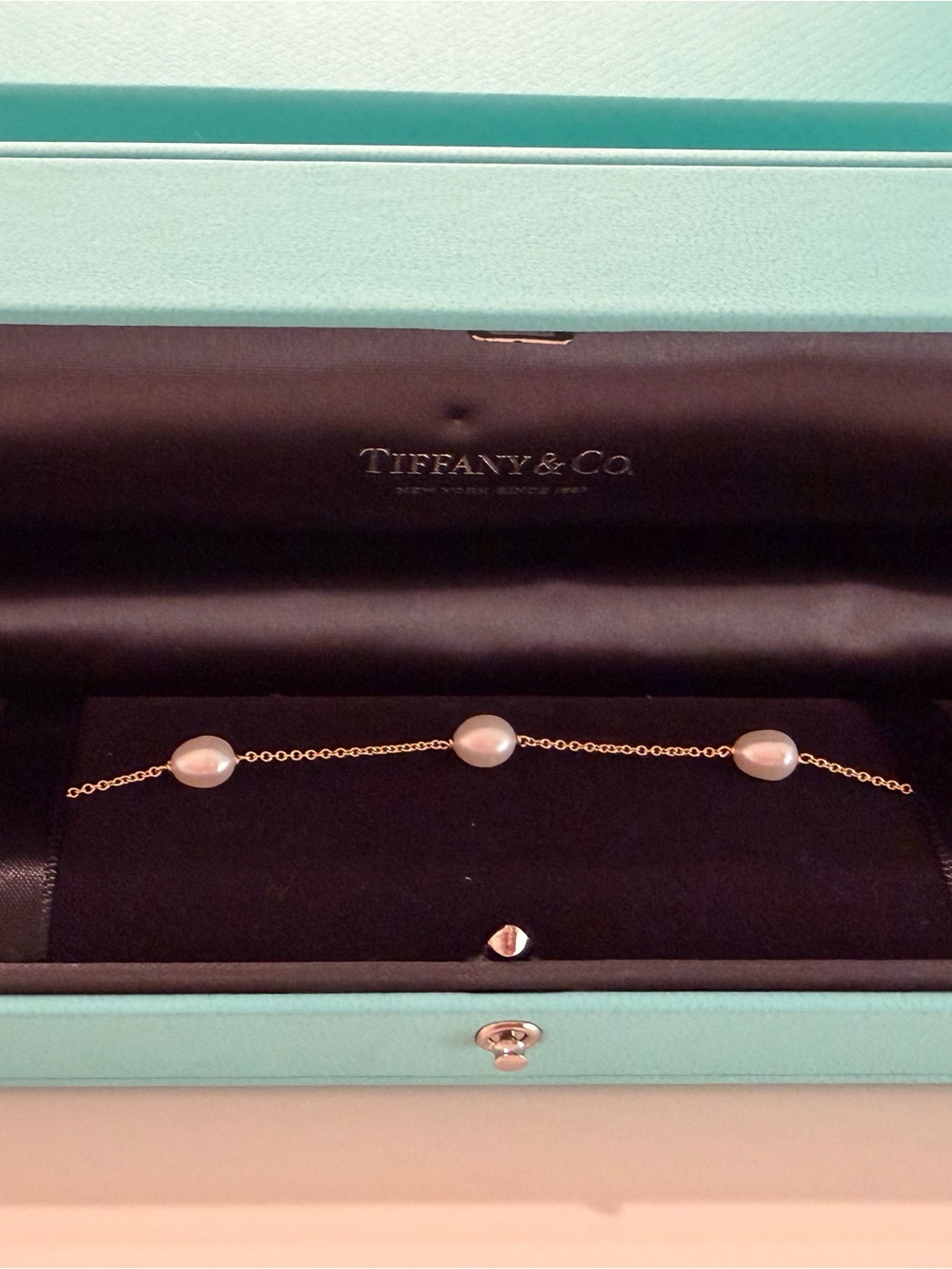 Tiffany & Co. Elsa Peretti®
Pearls by the Yard™ Bracelet